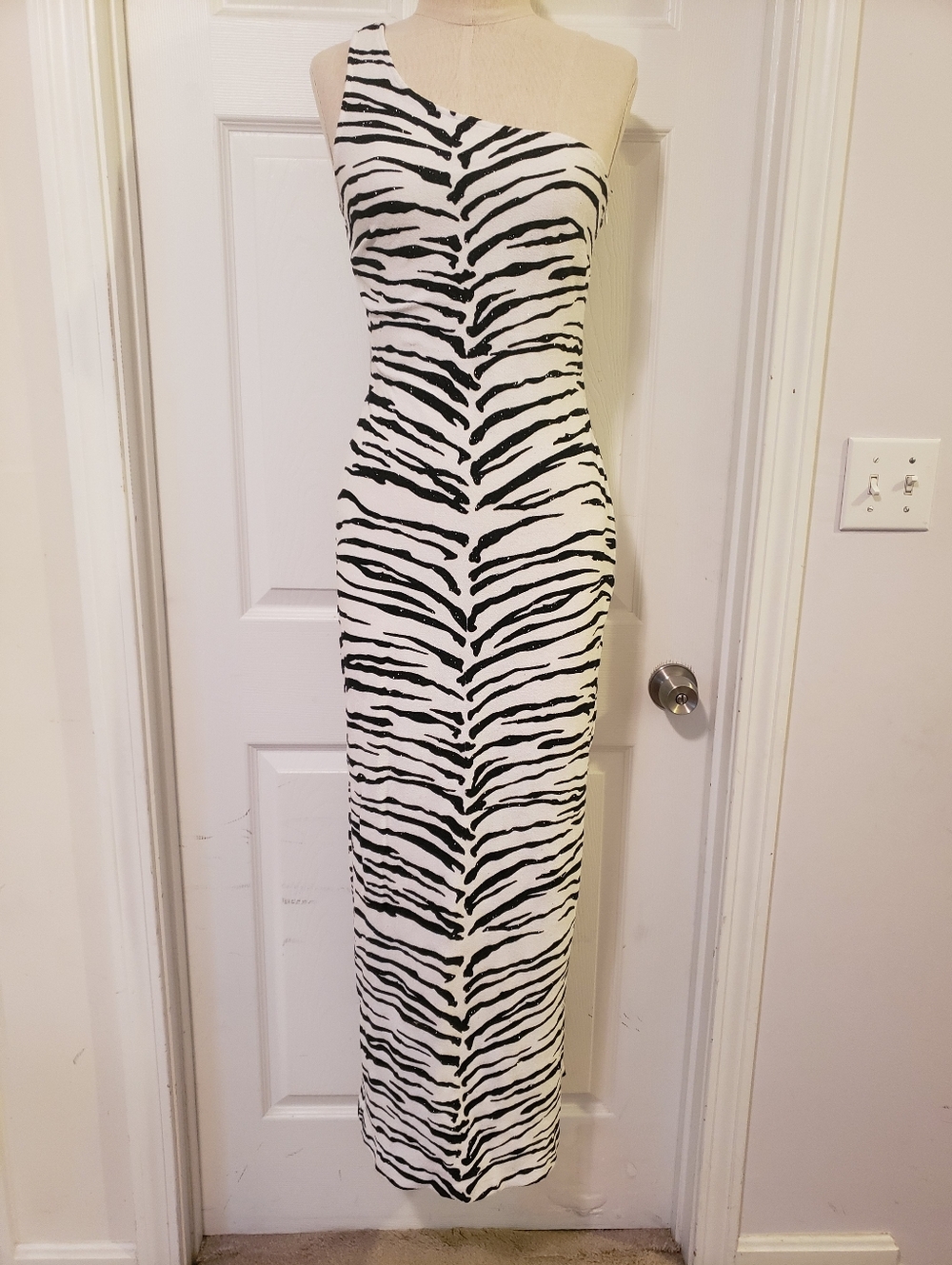 Asymmetric One-Shoulder Zebra Print Maxi Dress - Black & White
